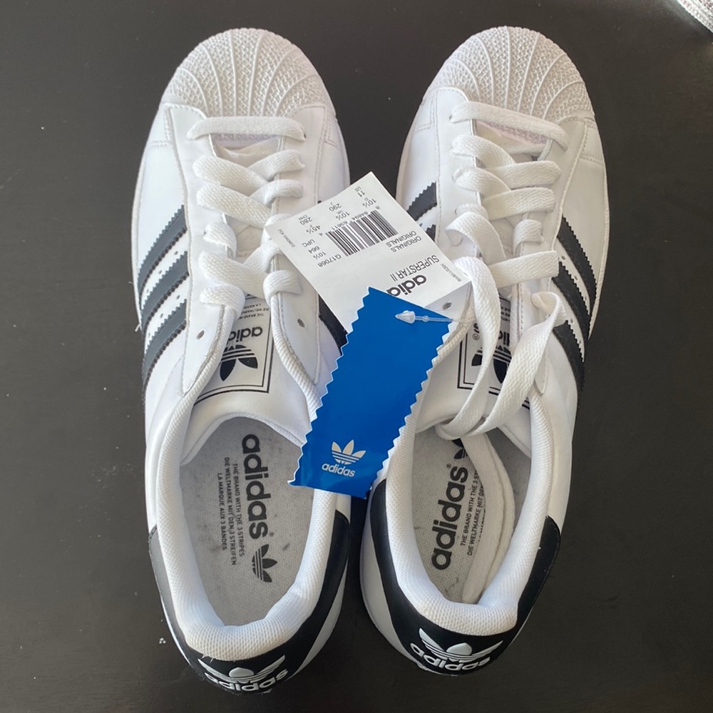 Brand new- never worn adidas superstar ll.